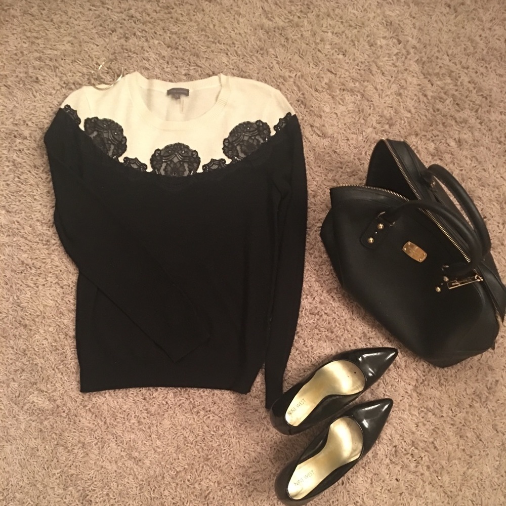 Vince Camuto lightweight sweater. Black/Cream.